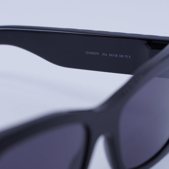 🕶️ New Givenchy GV40077I 01A Sunglasses - Shiny Black and Studs Frame - Picture 5 of 9